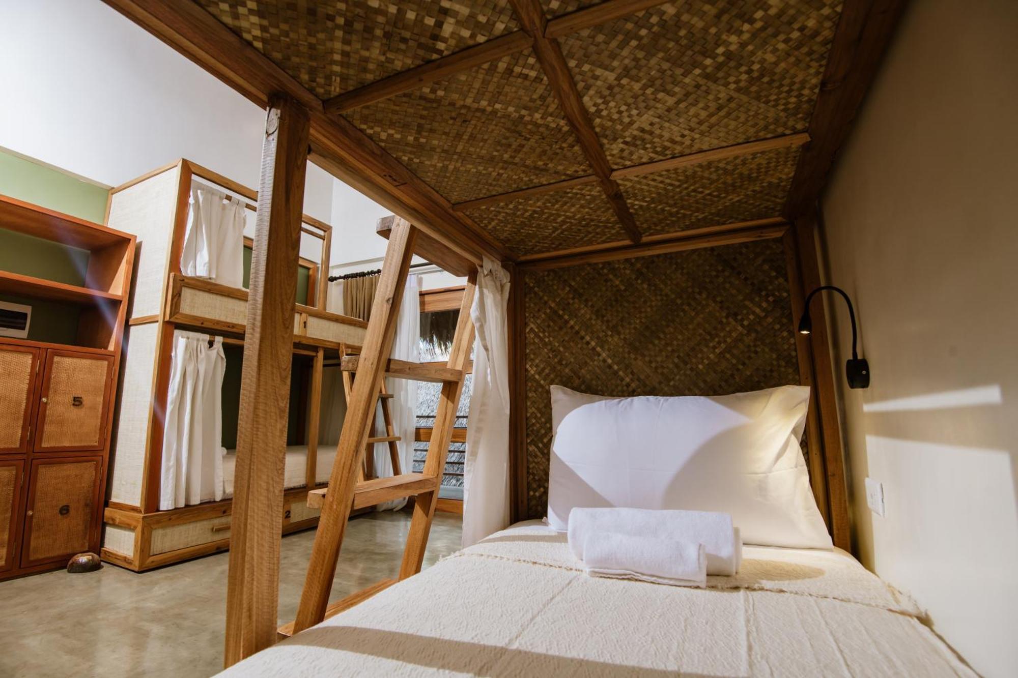 Las Palmas Villas And Casitas Siargao جنرال لونا الغرفة الصورة